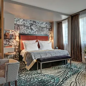 ***** Hotel Juliana France